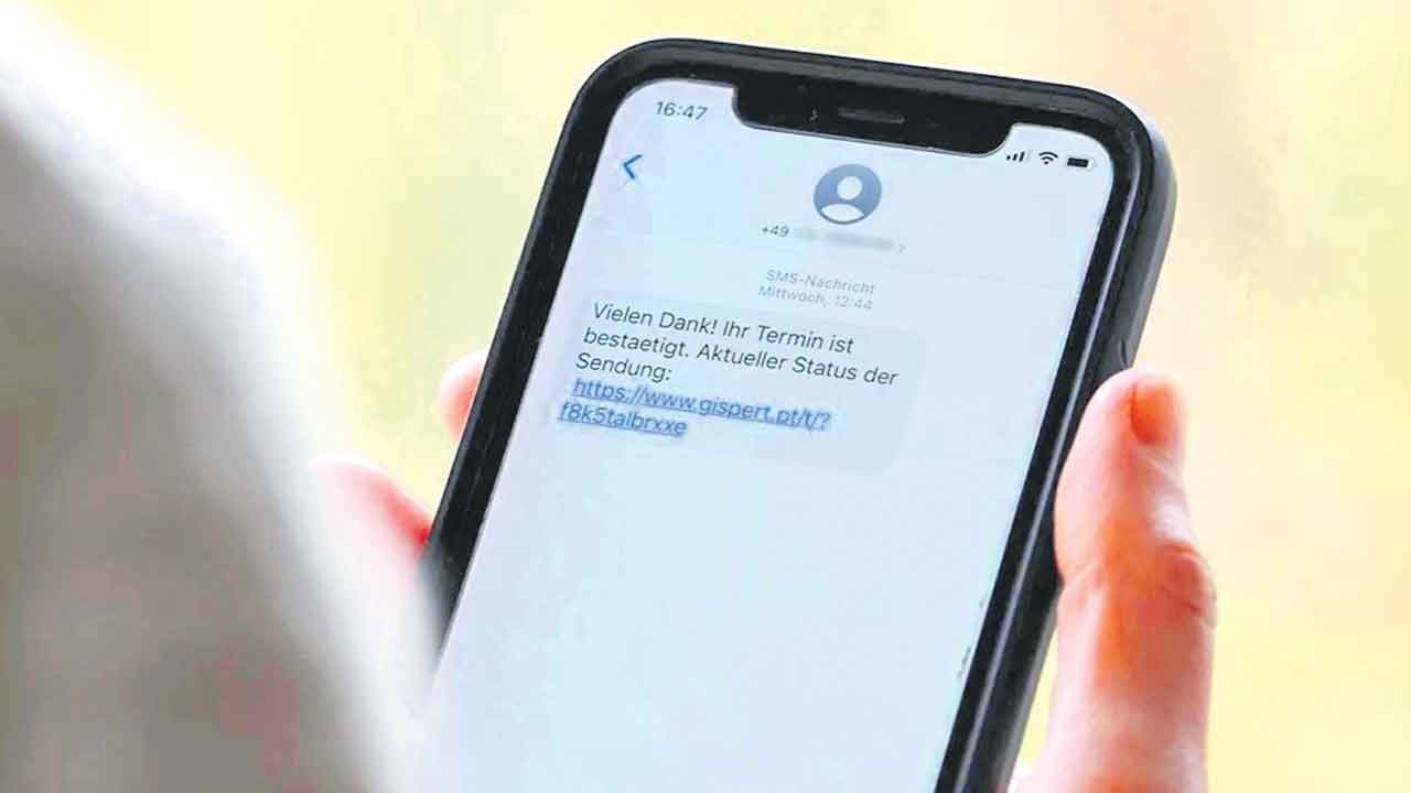 Tech Companies | ఓటీపీల విషయంలో మారిన టెక్‌ కంపెనీల వైఖరి.. మళ్లీ వాట్సాప్‌ నుంచి ఎస్‌ఎంఎస్‌కు..