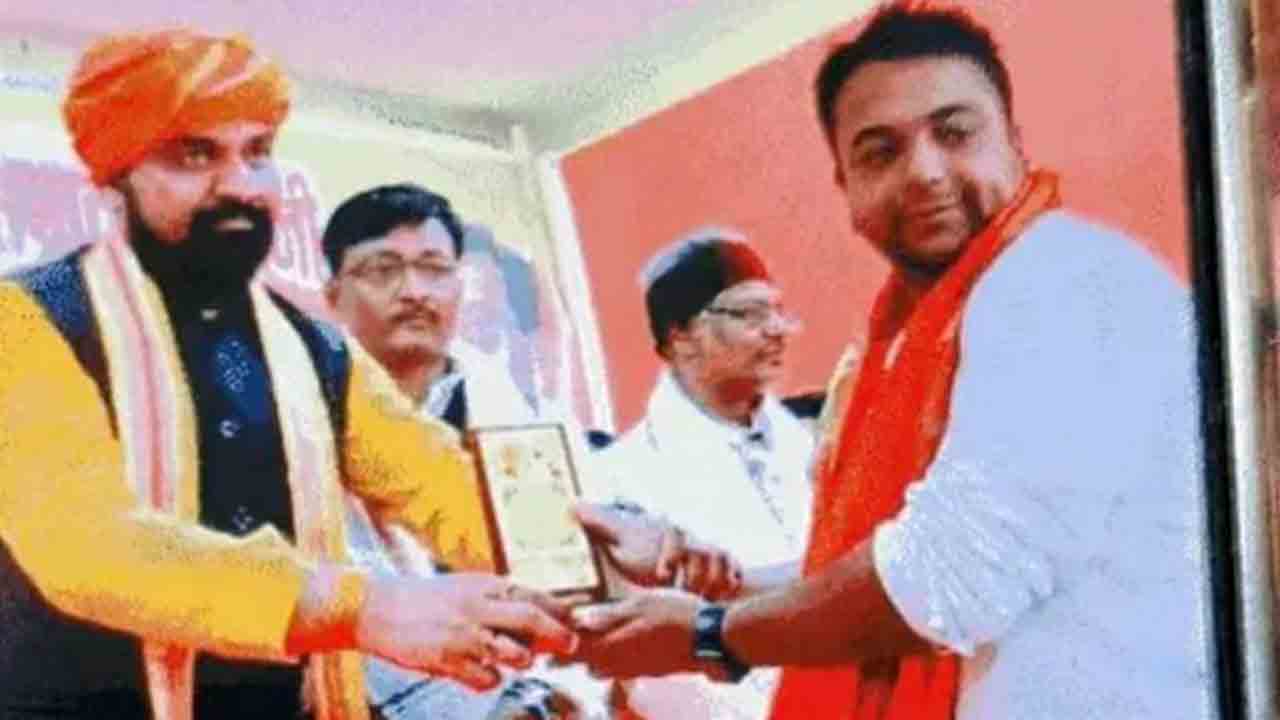 NEET row | నీట్‌ నిందితుడు అమిత్ ఆనంద్‌తో బీహార్ డిప్యూటీ సీఎం.. ఫొటో షేర్‌ చేసిన ఆర్జేడీ