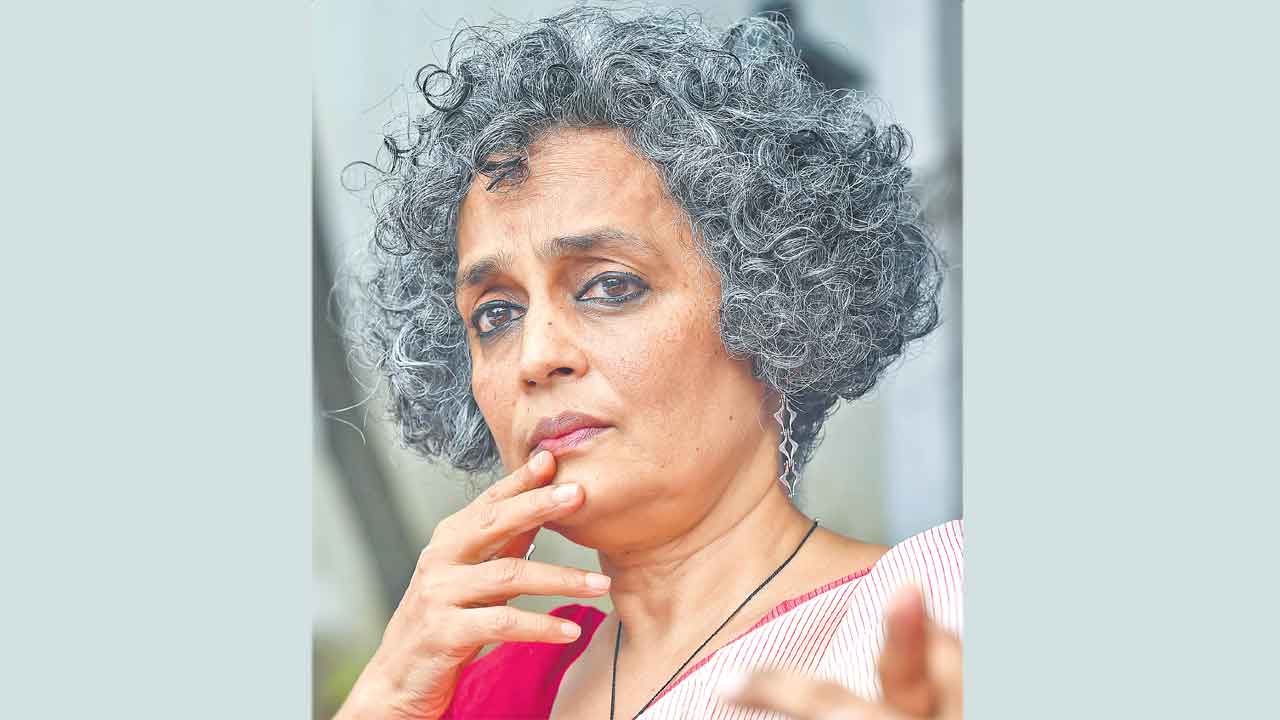 Arundhati Roy | 14 ఏండ్ల కిందటి ప్రసంగంపై కేసు.. అరుంధతీరాయ్‌పై ఉపా చట్టం