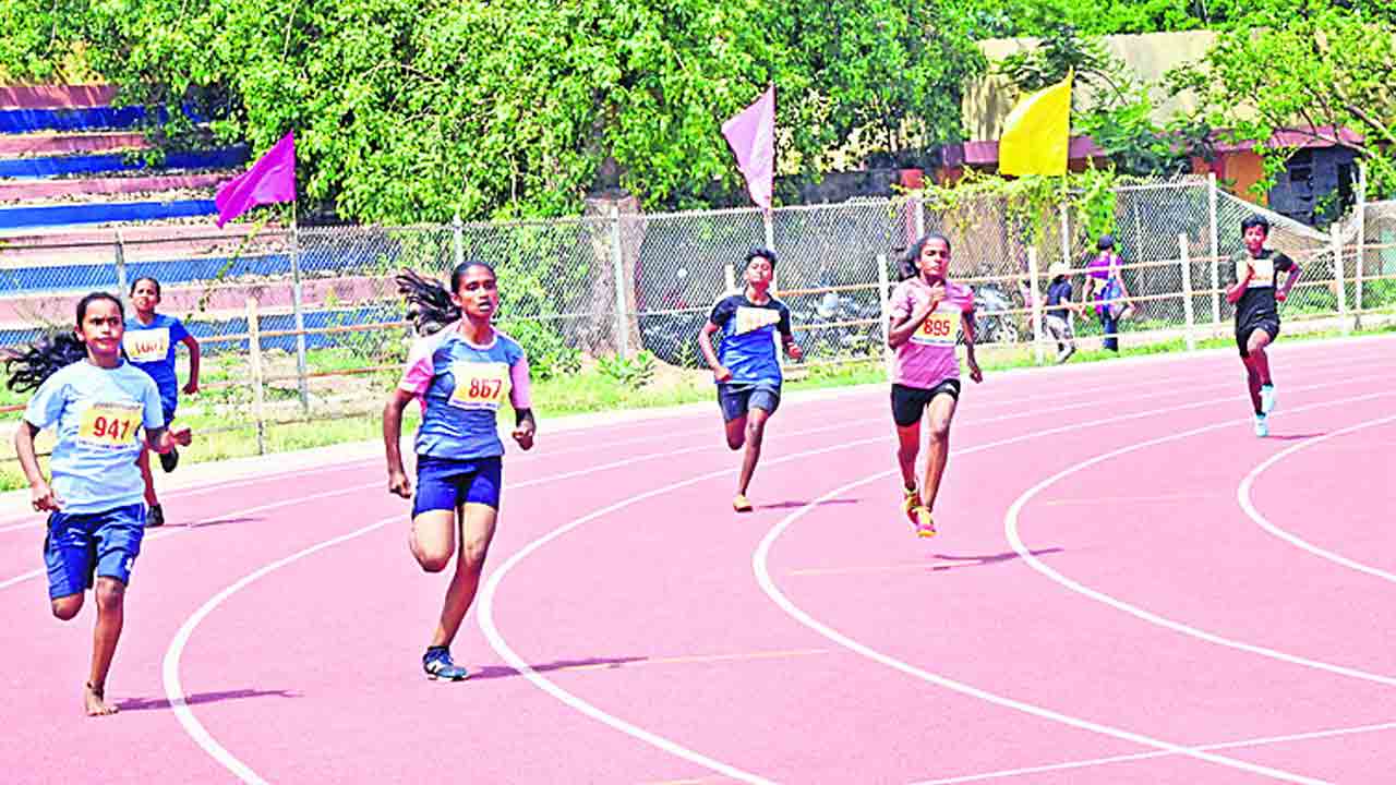 జేఎస్‌ఎస్‌లో హోరాహోరీగా అథ్లెటిక్స్‌ పోటీలు