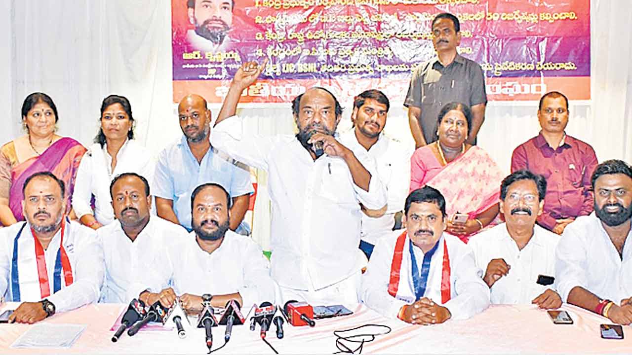 బీసీలకు 2 లక్షల కోట్లు కేటాయించాలి