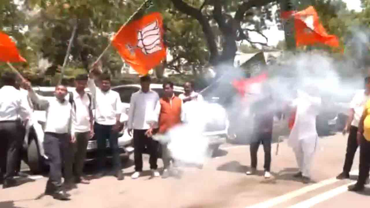 Narendra Modi | ఎన్డీయే పక్షనేతగా మోదీ ఏకగ్రీవ ఎన్నిక.. పార్లమెంట్ వెలుపల కార్యకర్తల సంబరాలు