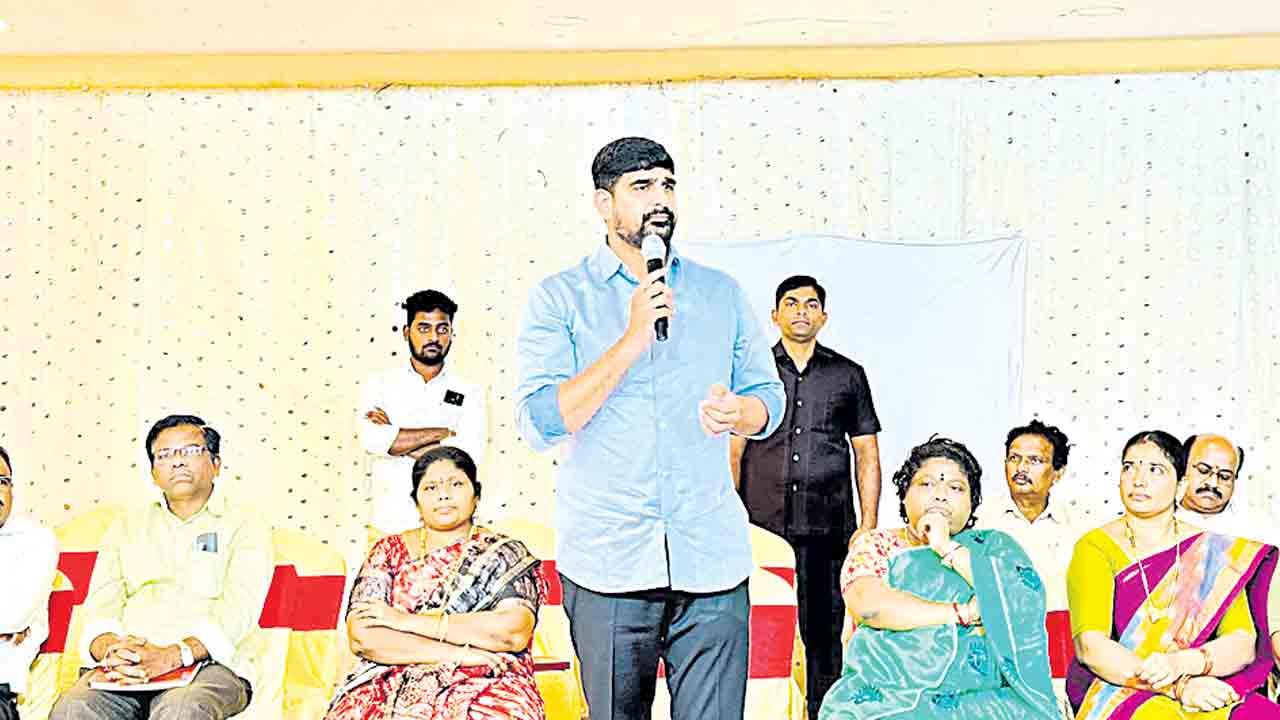 ప్రైవేట్‌కు దీటుగా విద్యనందించాలి