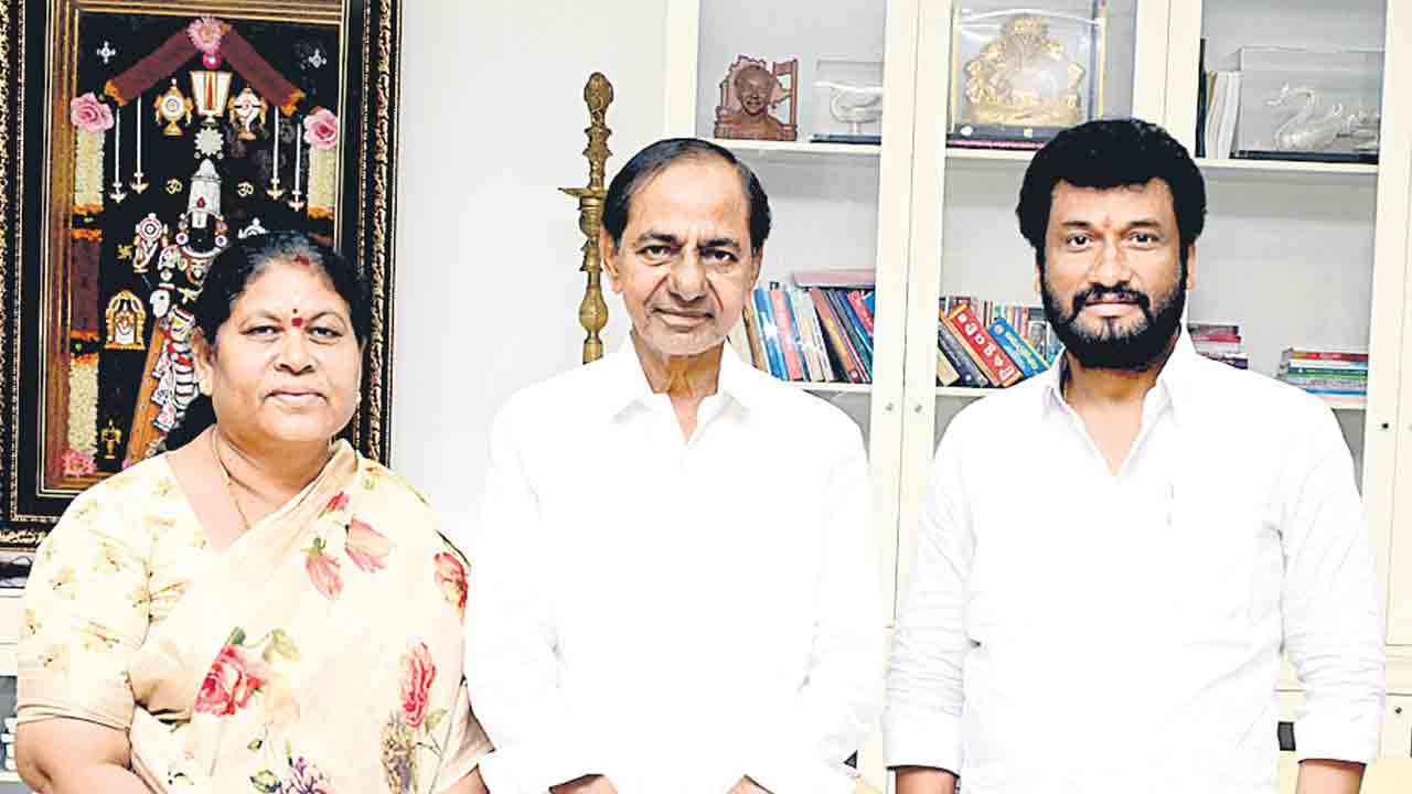 కేసీఆర్‌ను కలిసిన ఎమ్మెల్యేలు