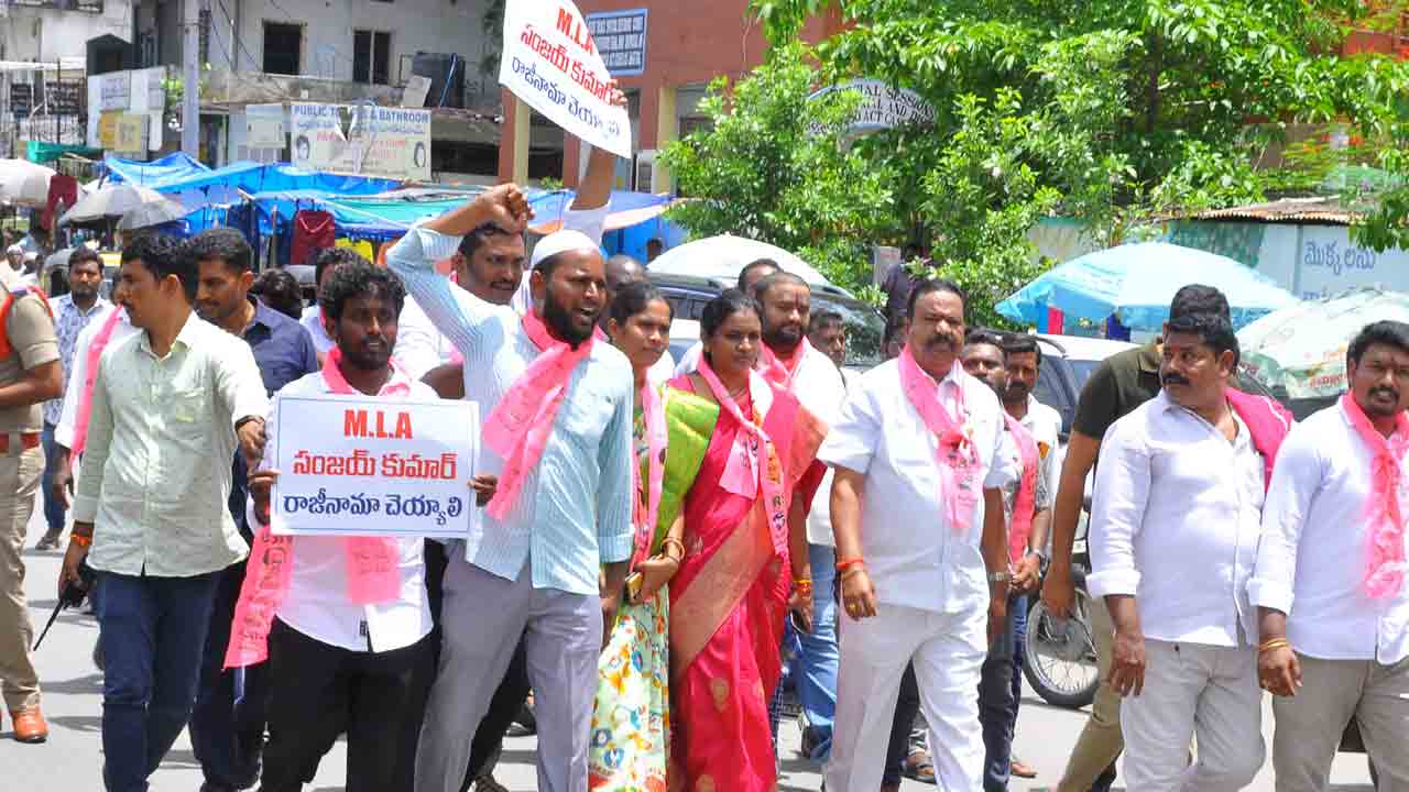 సంజయ్‌..డౌన్‌ డౌన్‌