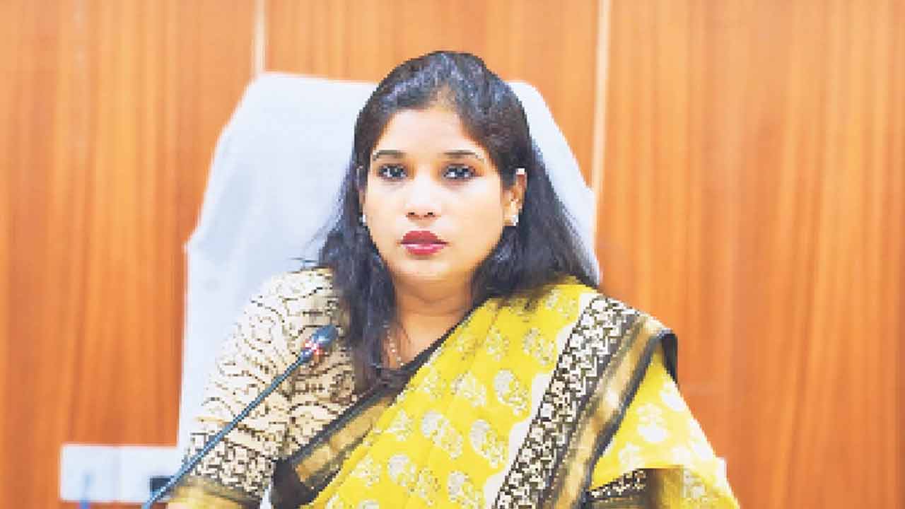 గ్రూప్‌-1 ప్రిలిమ్స్‌ పరీక్షకు ఏర్పాట్లు పూర్తి : భద్రాద్రి కలెక్టర్‌ ప్రియాంక ఆల