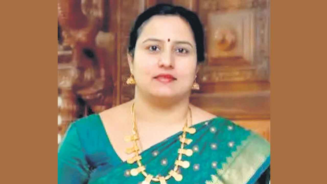 పరారీలో ప్రజ్వల్‌ రేవణ్ణ తల్లి!