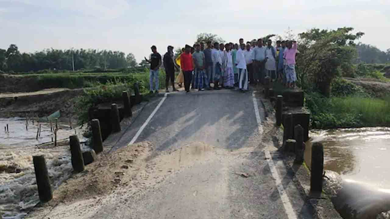 Bridge Collapses | బీహార్‌లో కూలిన మరో బ్రిడ్జ్‌.. వారం వ్యవధిలో నాలుగో ఘటన.. వంతెనల పటిష్టతపై సర్వత్రా అనుమానాలు