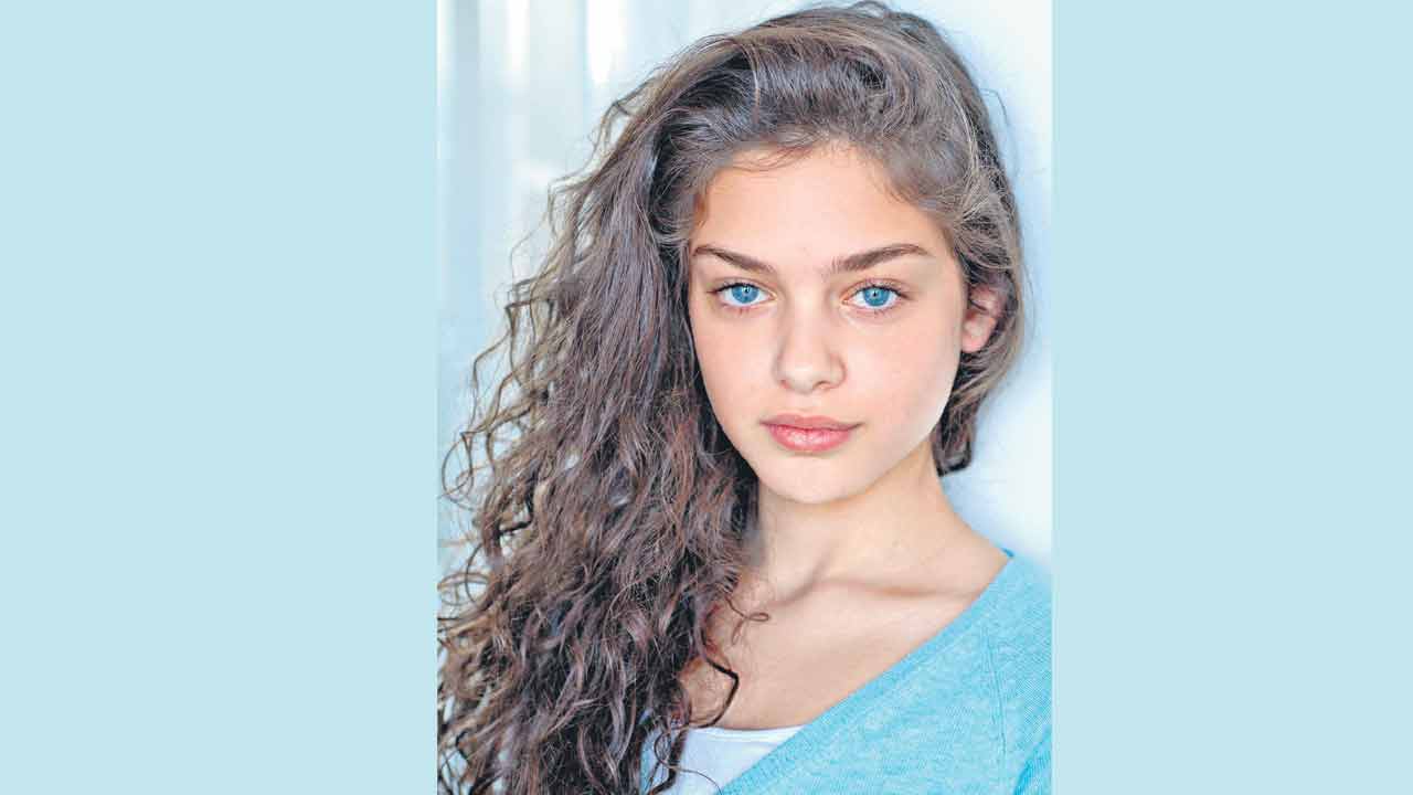 Blue Eyes | కొంతమందికి నీలి కండ్లు ఎందుకు ఉంటాయంటే?