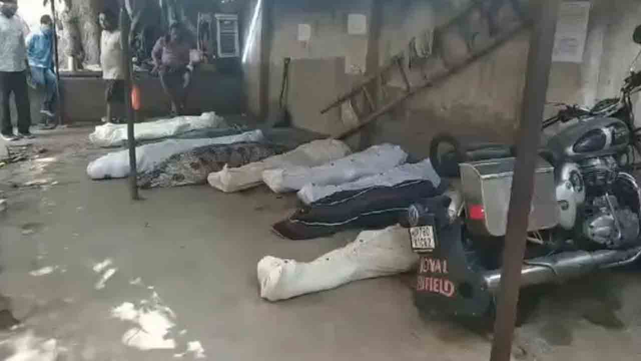 Piling of Bodies | ఎండలకు పిట్టల్లా రాలిపోతున్న జనం.. మృతదేహాలతో నిండిన మార్చురీలు