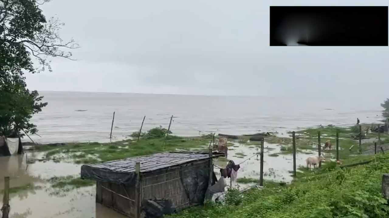 Brahmaputra River | అసోంలో భారీ వర్షాలు.. ప్రమాదకర స్థాయిలో ‘బ్రహ్మపుత్ర’.. Video