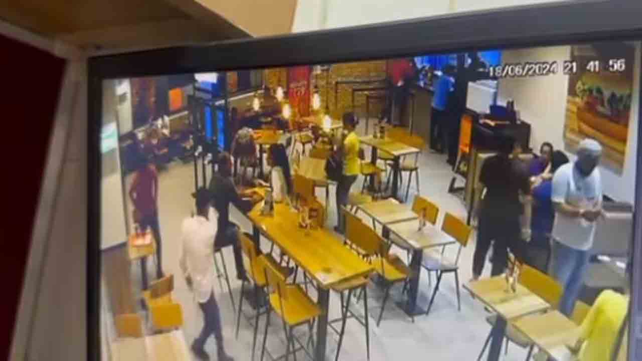 Burger King shooting | బర్గర్ కింగ్‌లో కాల్పులు.. కస్టమర్‌ హత్య వీడియో వైరల్‌