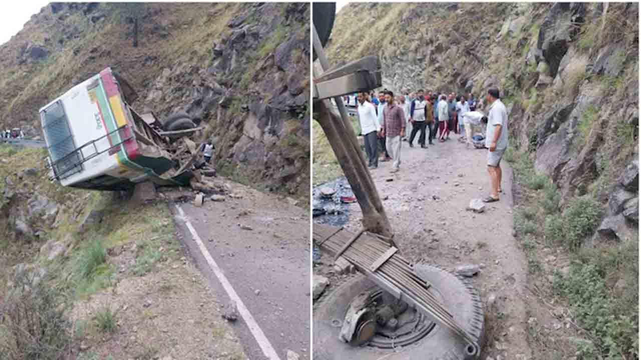 Bus Accident | లోయలో పడ్డ బస్సు.. నలుగురు మృతి