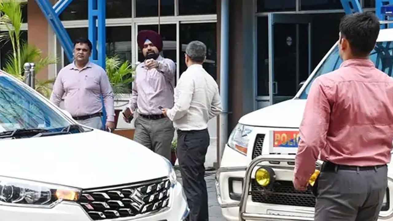 నీట్‌ కేసులో ఇద్దరు అరెస్ట్‌