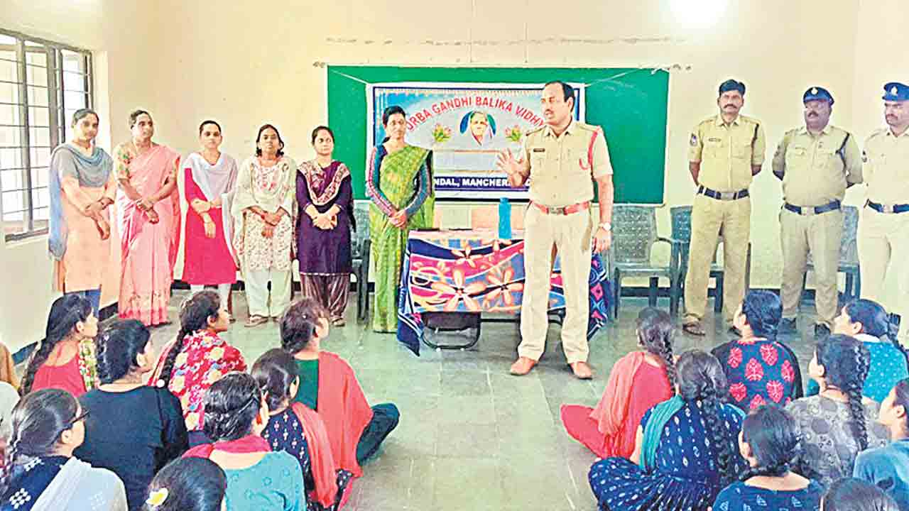 సైబర్‌ నేరాలపై అవగాహన కలిగి ఉండాలి