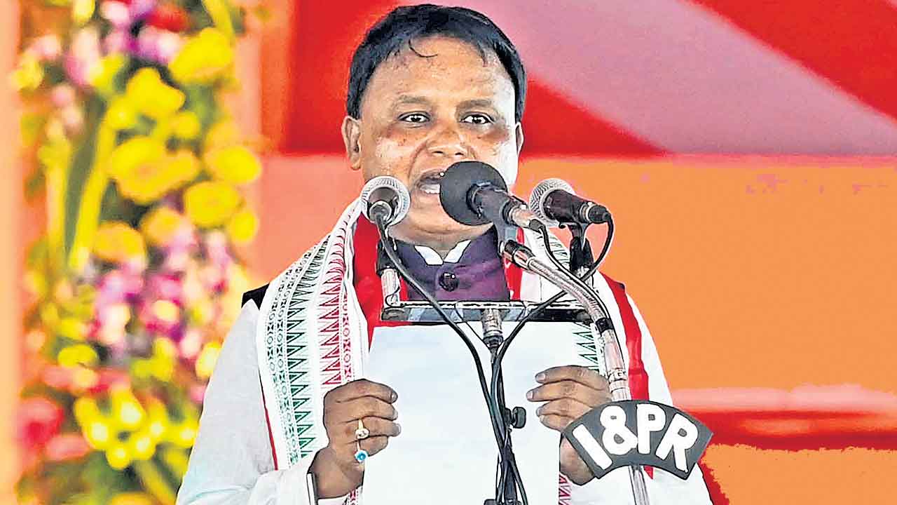 ఒడిశా సీఎంగా చరణ్‌ మాఝీ ప్రమాణ స్వీకారం