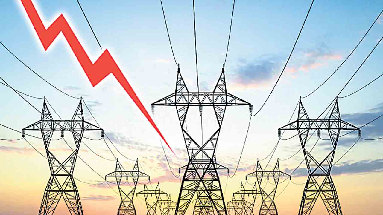 సక్కగా కరెంట్‌ అత్తలేదు..