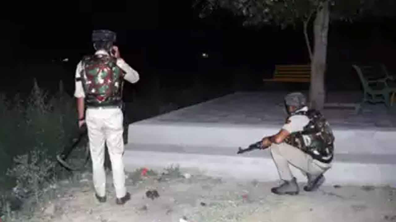 కశ్మీర్‌లో ఇద్దరు ఉగ్రవాదుల హతం