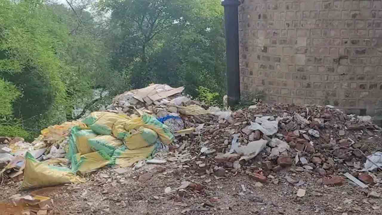 Canal Land ‘Disappears | శివరాజ్ సింగ్ నియోజకవర్గంలో కాలువ మాయం.. అధికారుల్లో   అయోమయం