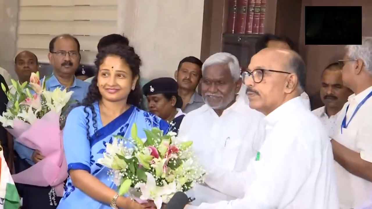 Kalpana Soren | ఎమ్మెల్యేగా ప్రమాణస్వీకారం చేసిన జార్ఖండ్‌ మాజీ సీఎం భార్య కల్పనా సోరెన్‌.. Video