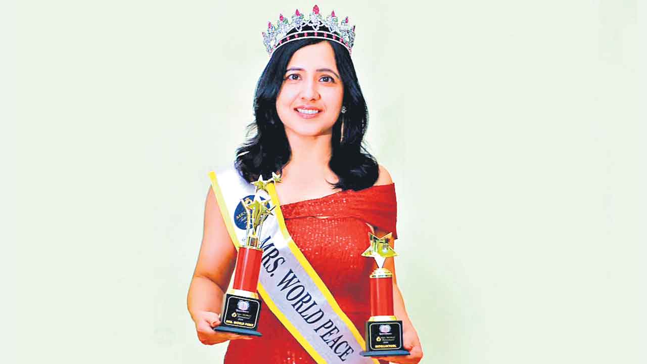 చంద్రిక అవినాష్‌కు మిస్సెస్‌ వరల్డ్‌ పీస్‌ కిరీటం