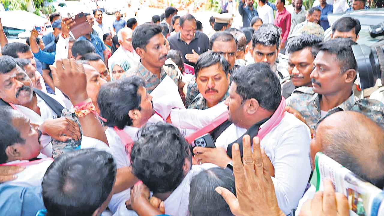 కళాతోరణంపై తీర్మానం చేయాల్సిందే