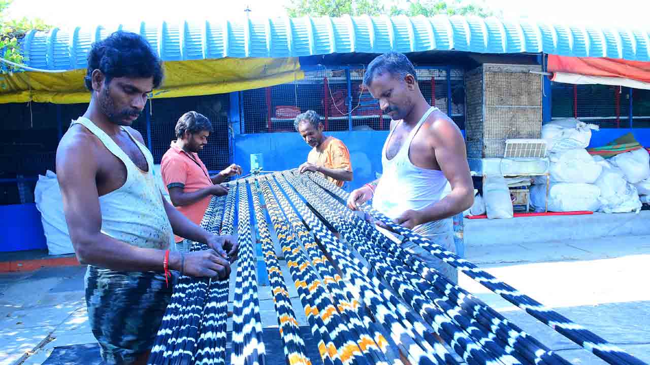 ‘చేనేత చేయూత’కు చెల్లింపులు బంద్‌