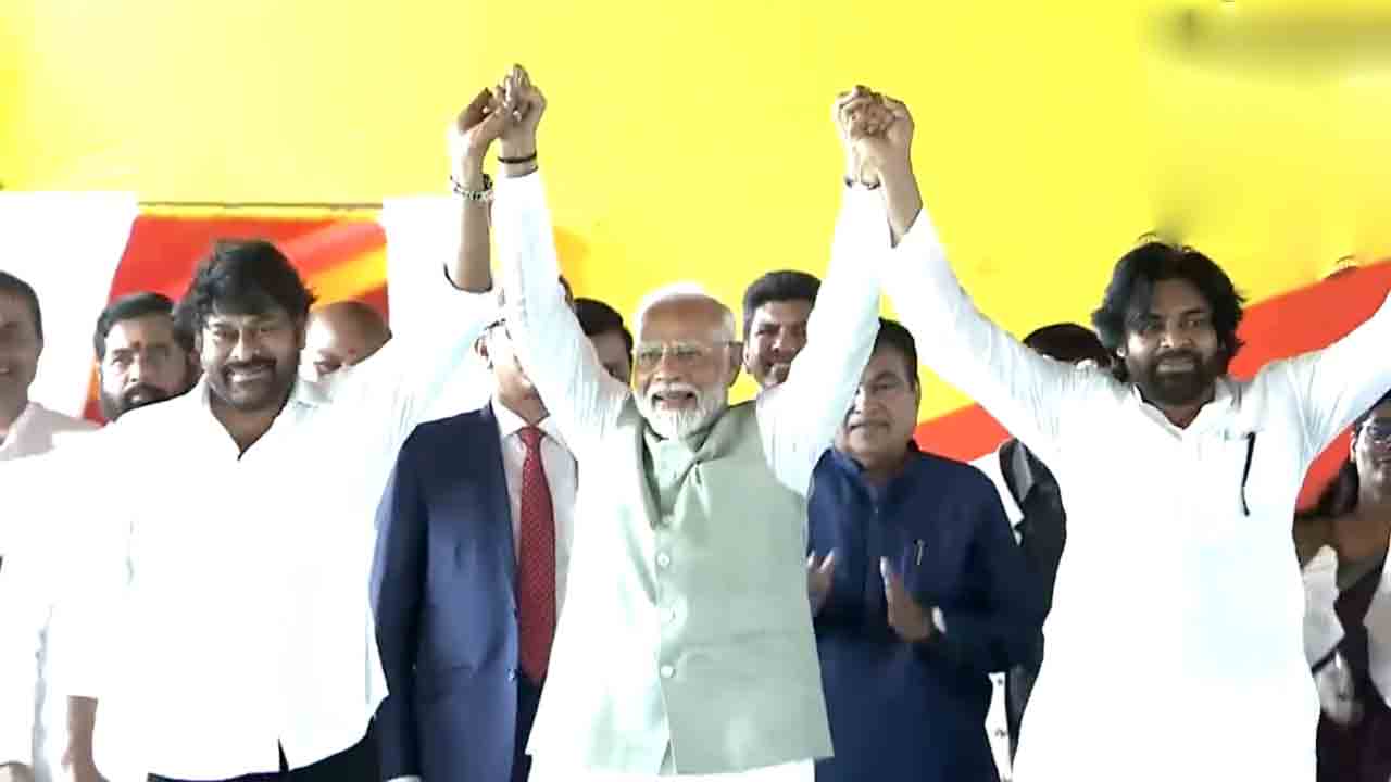 Chiranjeevi | చేతిలో చెయ్యేసి.. ఇద్దరినీ గుండెలకు హత్తుకుని చిరు, పవన్తో ప్రధాని మోదీ .. వీడియో వైరల్