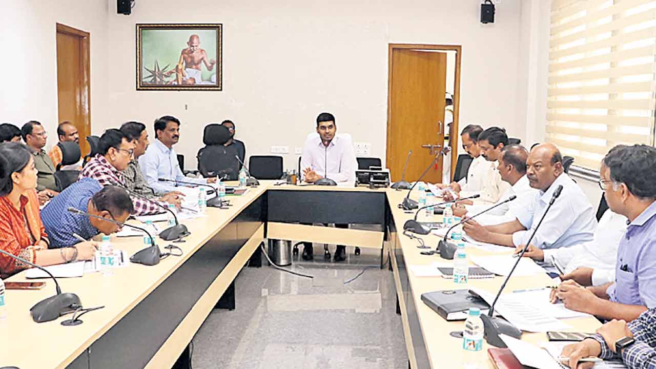 ‘అమ్మ ఆదర్శ’ పనులు పూర్తి చేయాలి