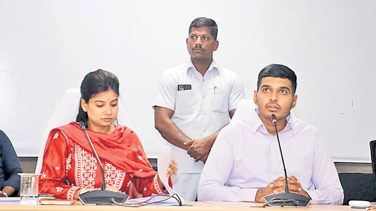 గ్రూప్‌-1 ప్రిలిమ్స్‌ను పకడ్బందీగా నిర్వహించాలి