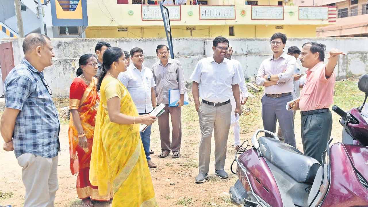 అమ్మ ఆదర్శ పనుల పరిశీలన