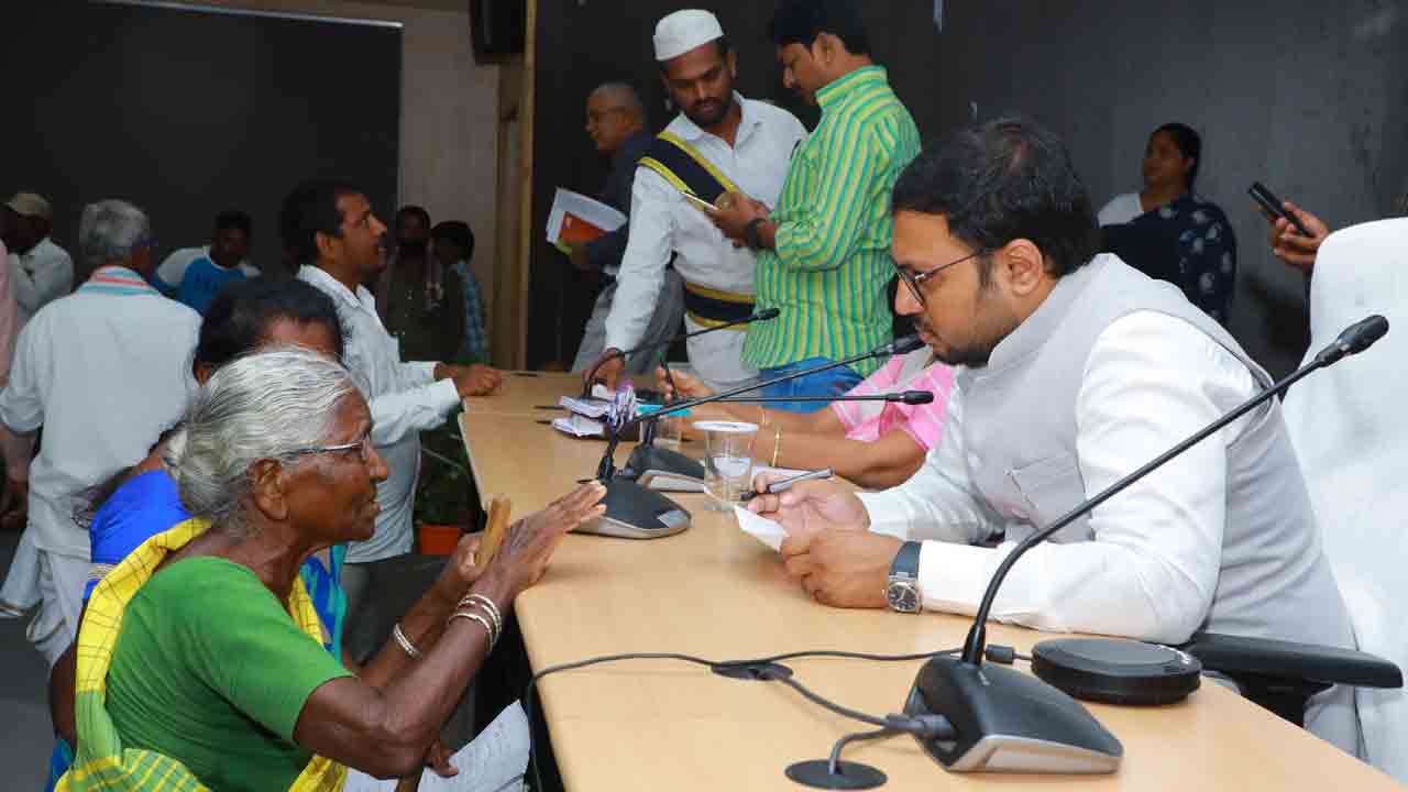 వారానికి రెండు సార్లు సమీక్ష