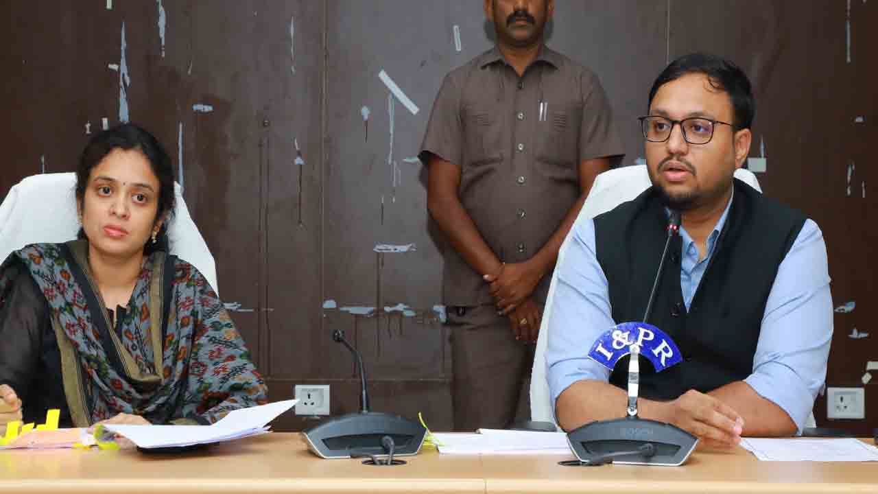 మున్సిపాలిటీల్లో ప్రజాపాలన హెల్ప్‌ డెస్క్‌లు