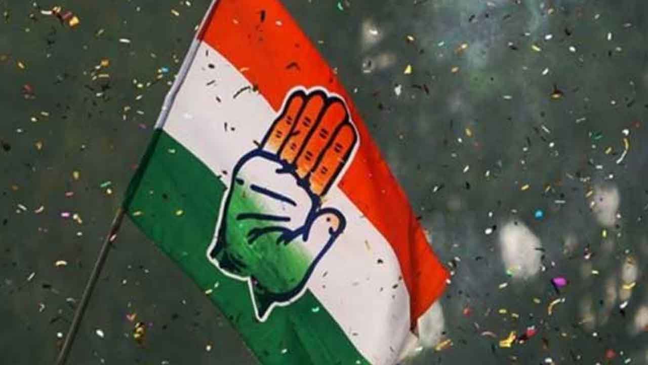 కాంగ్రెస్‌ సభలో మహిళా నేతపై అనుచిత ప్రవర్తన