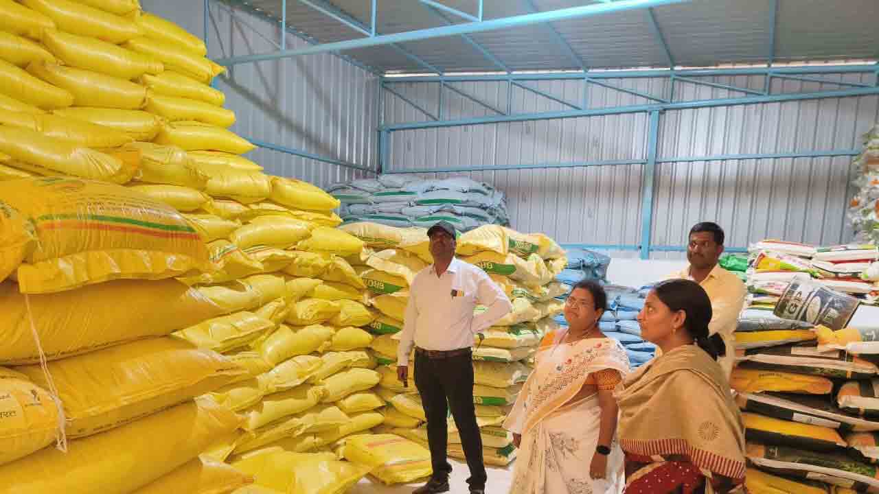 అధిక ధరలకు విక్రయిస్తే చర్యలు