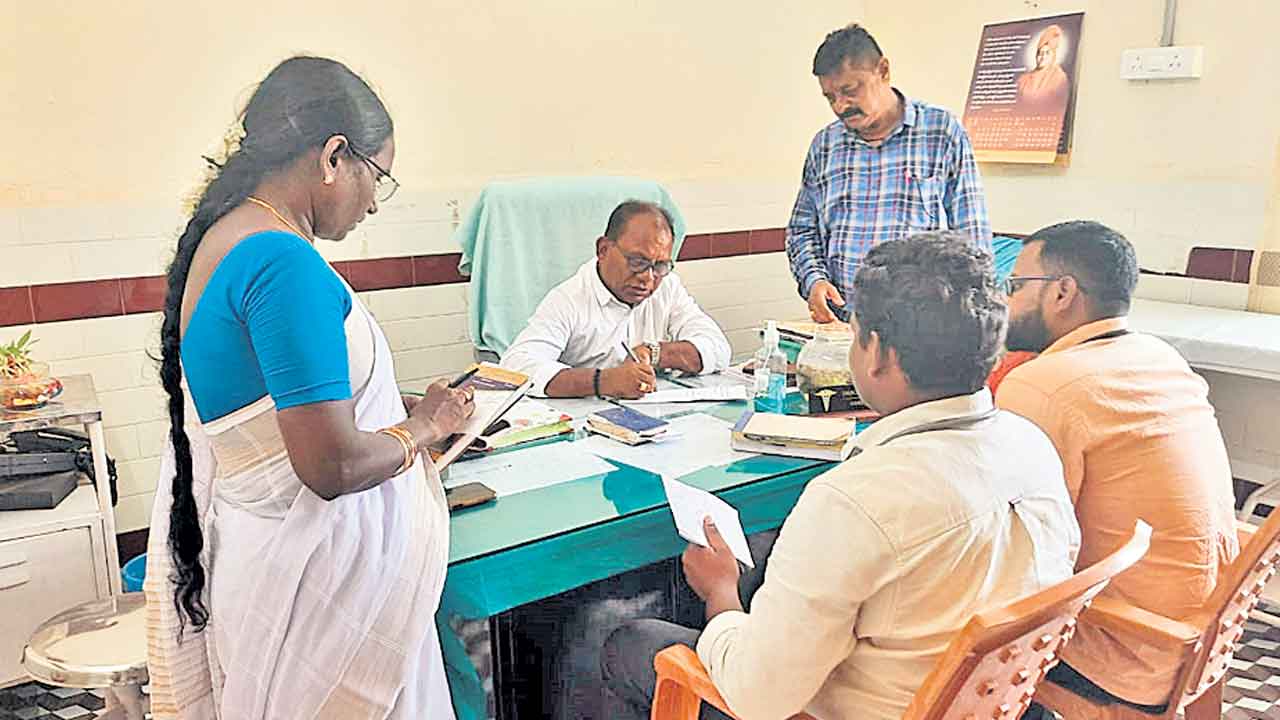 108లో ప్రసవంపై డీఎంహెచ్‌వో సీరియస్‌