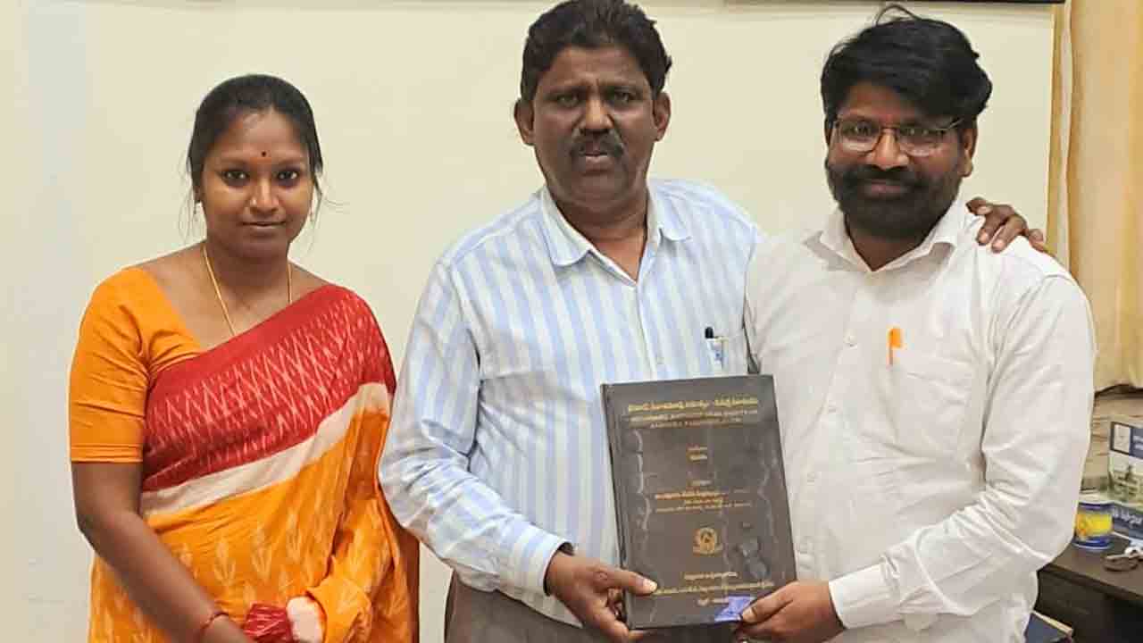 OU Doctorates | శ్రీలక్ష్మి యాదగిరి దంపతులకు ఓయూ డాక్టరేట్ పట్టాలు..!