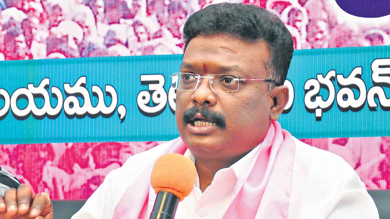 Dasoju Sravan | ఎన్నికలను ఆపండి.. వేలం పాట‌లు పెట్టండి.. పార్టీ ఫిరాయింపుల‌పై దాసోజు శ్ర‌వ‌ణ్ ఫైర్