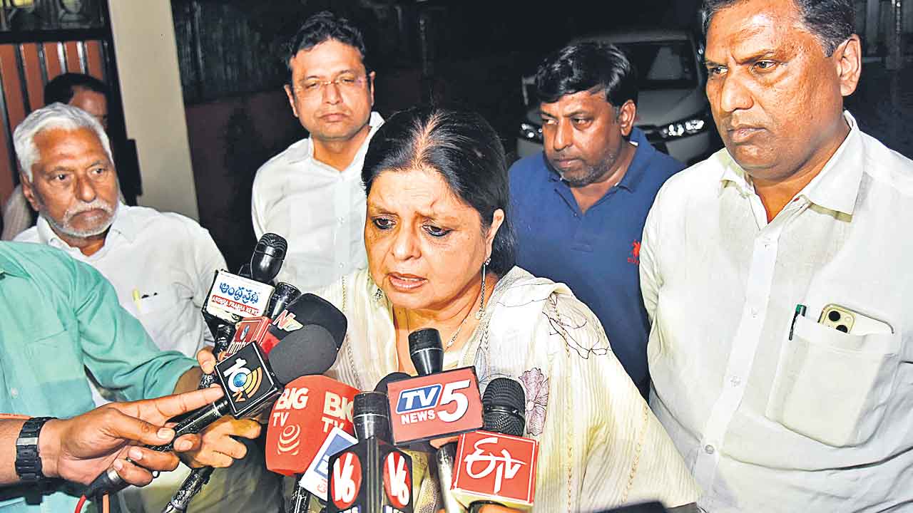 MLC Jeevan Reddy | చేర్చుకోవడాలు ఆగవ్.. తర్వాత మీ ఇష్టం.. ఎమ్మెల్సీ జీవన్రెడ్డికి అధిష్ఠానం ఝలక్