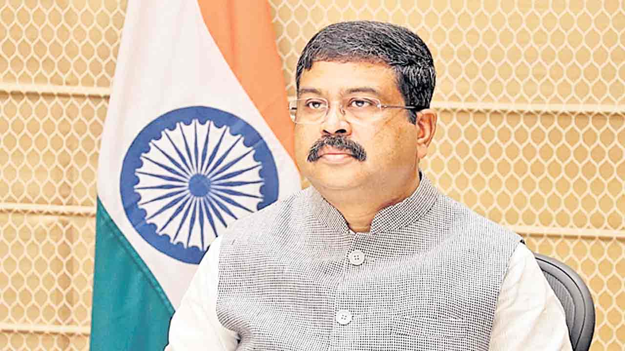 NEET | నీట్‌లో అక్రమాలు నిజమే.. రెండుచోట్ల వెలుగులోకి వచ్చాయన్న కేంద్ర విద్యామంత్రి