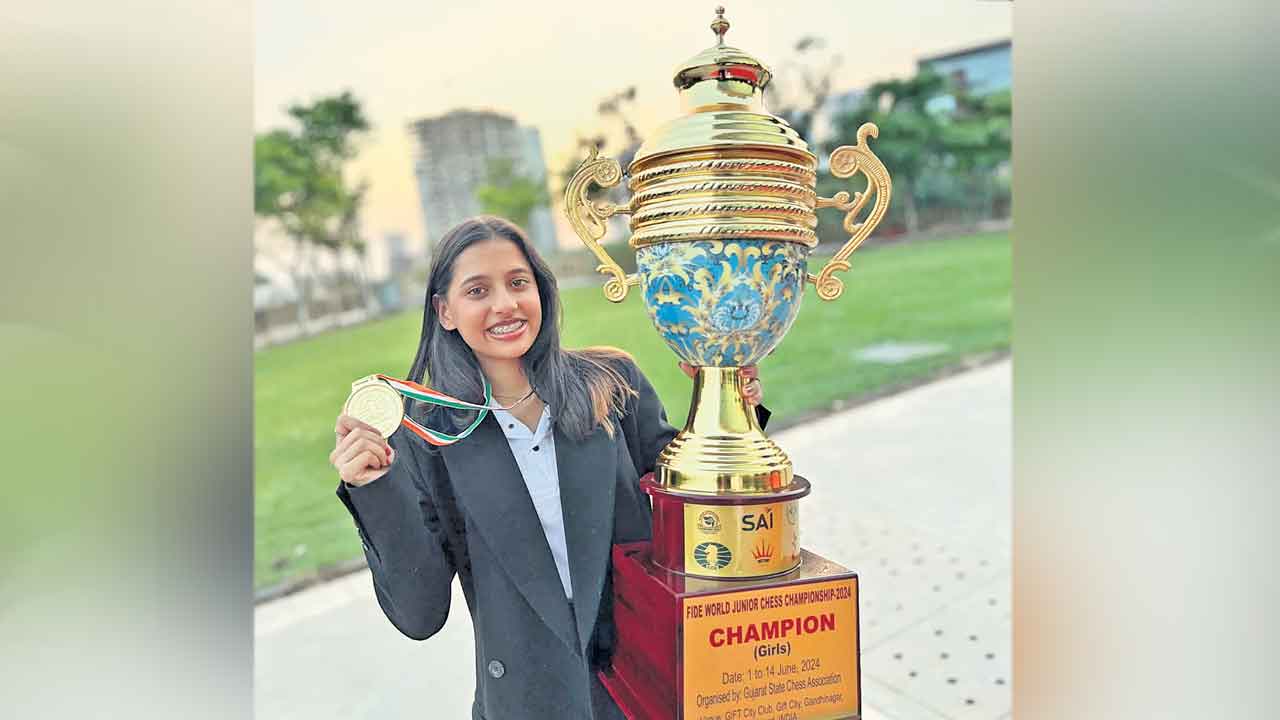 ప్రపంచ జూనియర్‌ చెస్‌ విజేత దివ్య