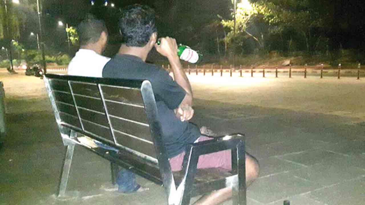 Telangana Police | మందుబాబులకు అలర్ట్‌.. బహిరంగ ప్రదేశాల్లో మద్యంసేవిస్తే 6 నెలలు జైలుకే