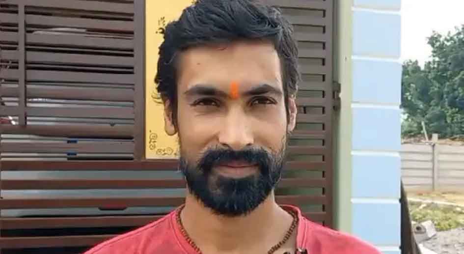 ఎన్డీయే గెలిచిందని వేలు అర్పించాడు