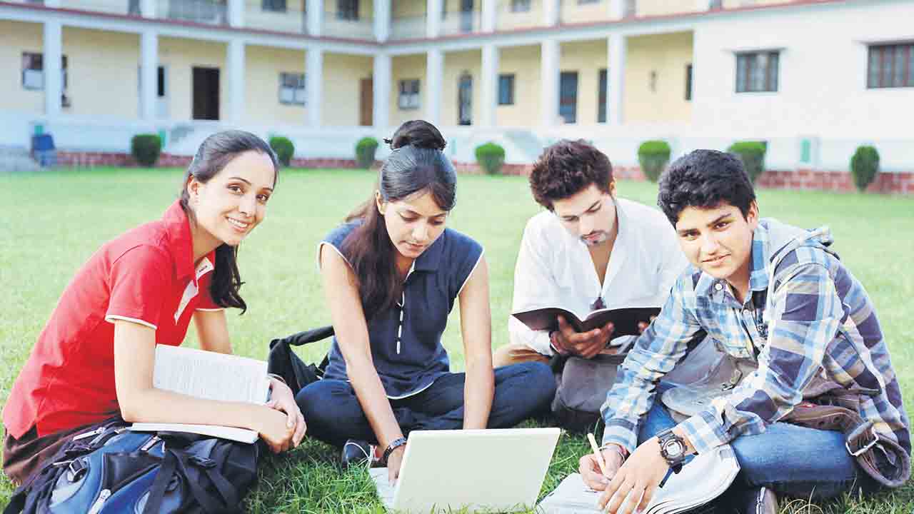 ఎడ్యుకేషన్‌ హబ్‌గా కరీంనగర్‌