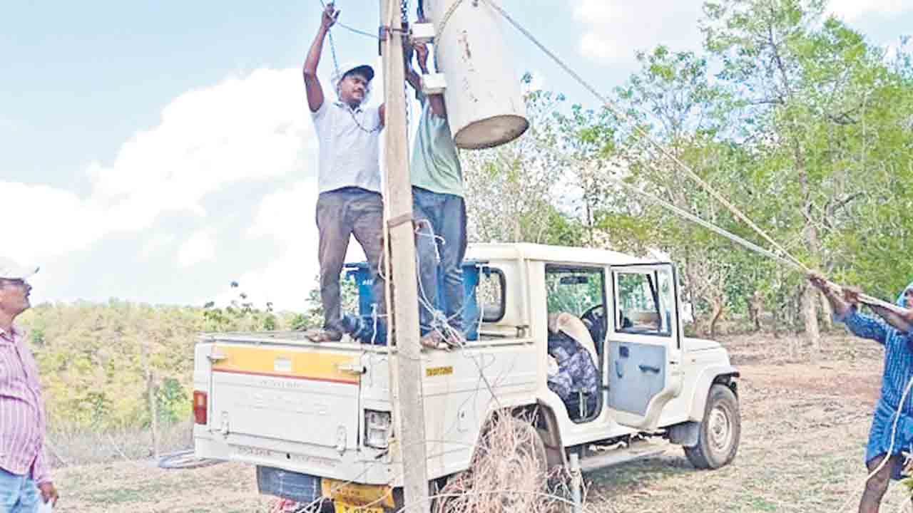 లోహకు కరెంటచ్చింది