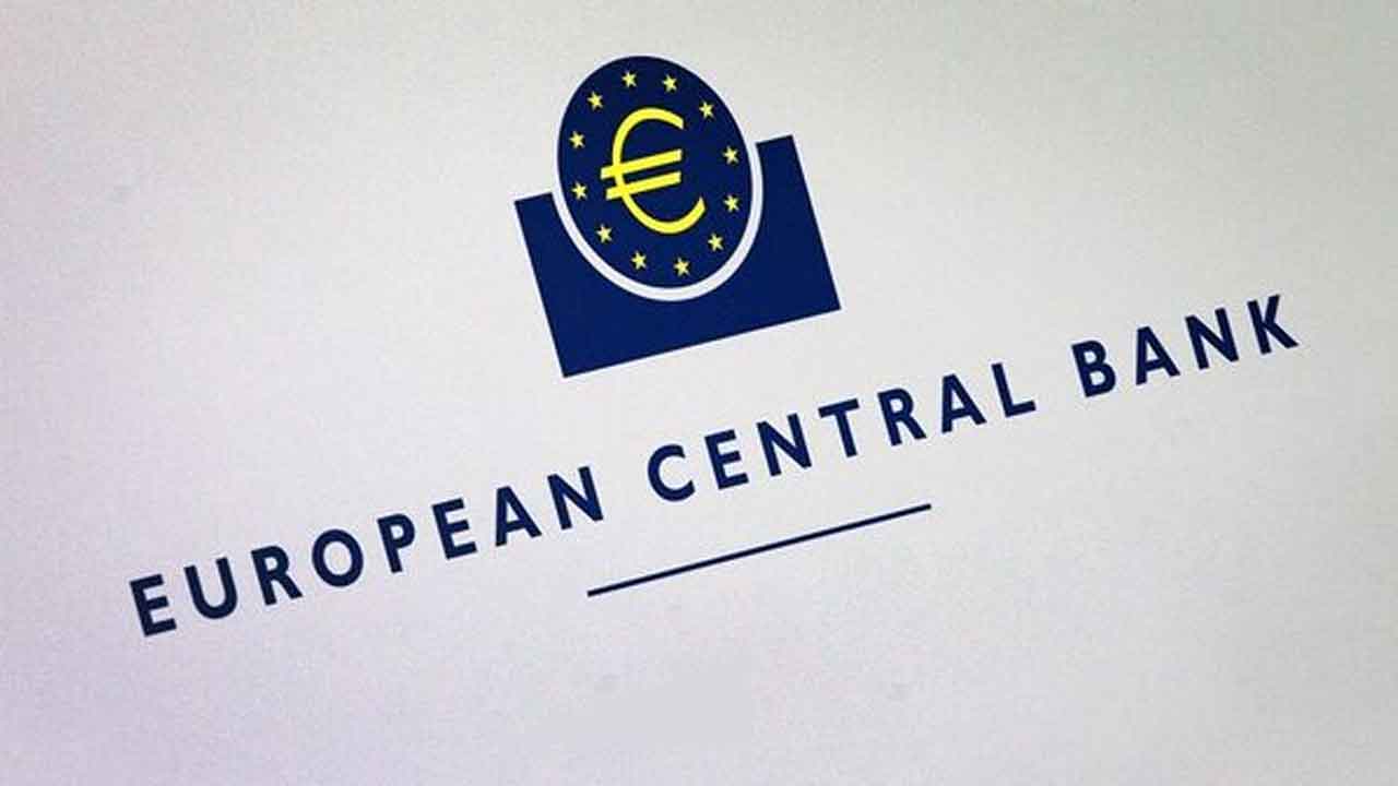 వడ్డీరేట్లు తగ్గించిన ఈసీబీ