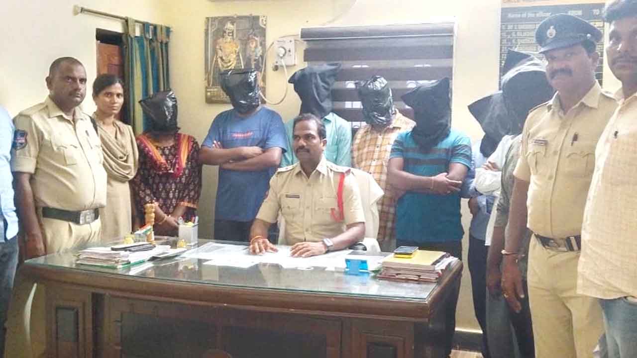 నకిలీ బంగారం పెట్టి బ్యాంకు లోన్‌