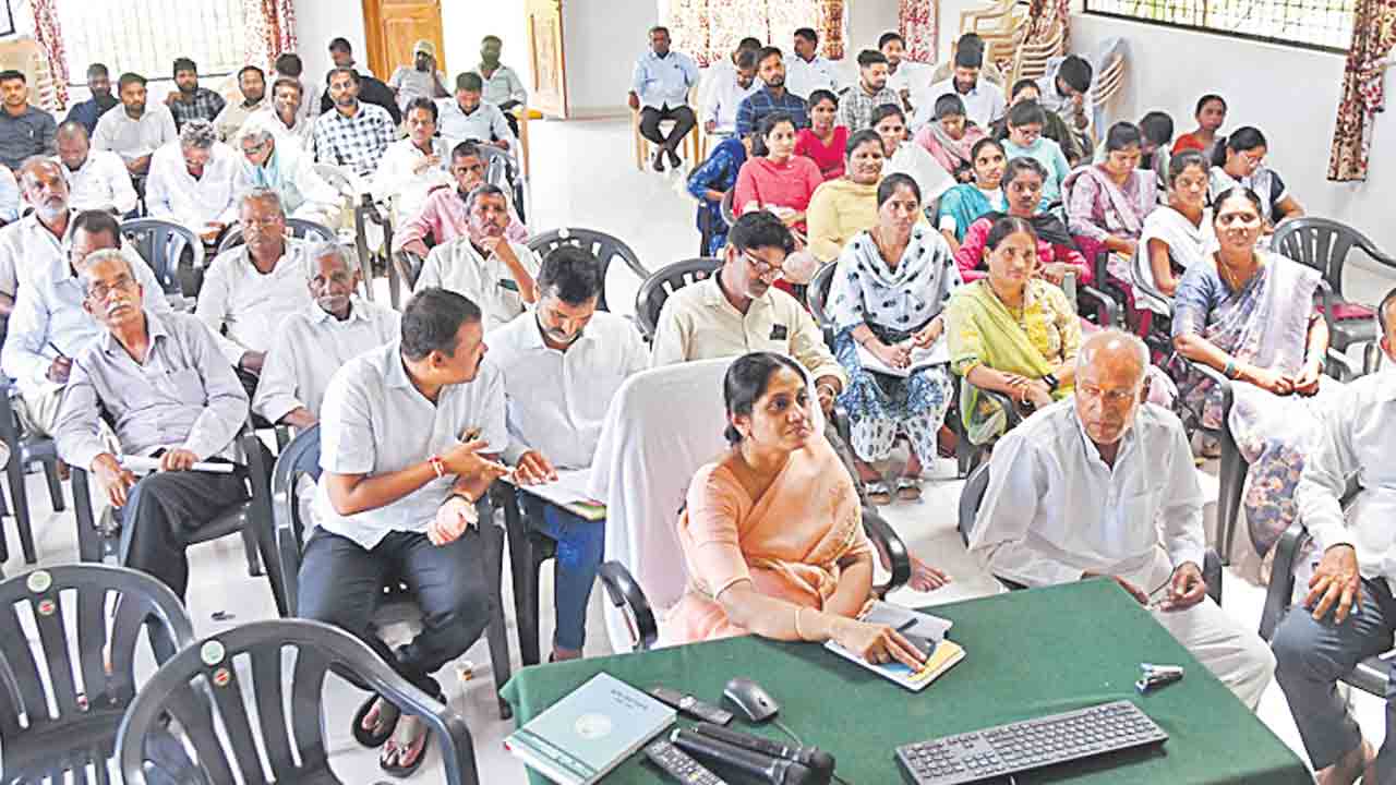 సమయానికి రైతు భరోసా ఇవ్వాలి