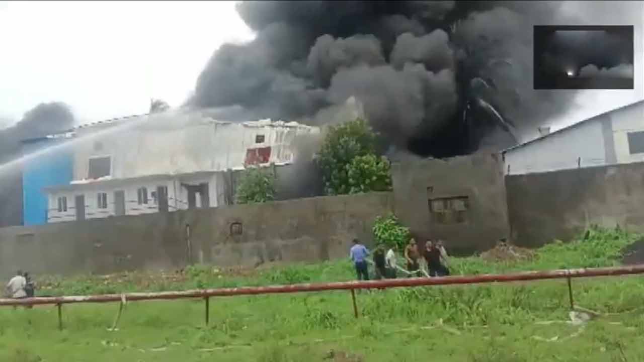 Fire accident | పాలిమర్‌ ఫ్యాక్టరీలో భారీ అగ్నిప్రమాదం.. Video