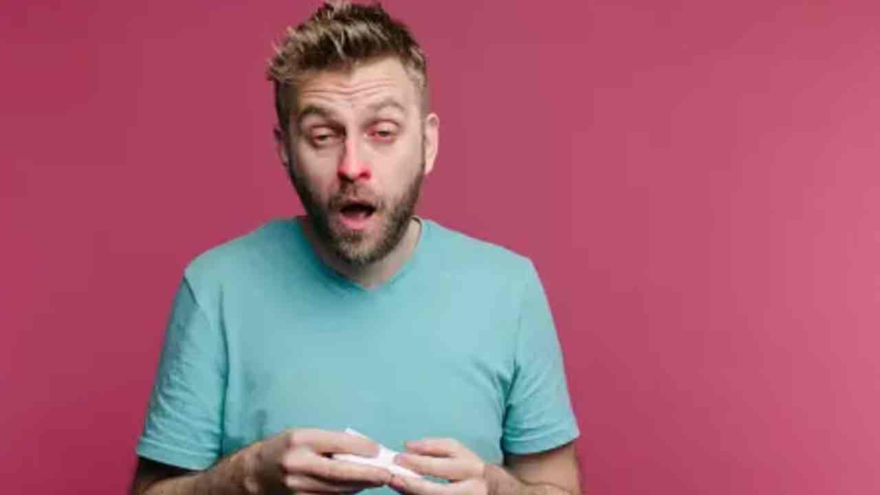 Colon Falls Out | గట్టిగా తుమ్మితే.. పేగులు బయటకొచ్చాయ్‌!